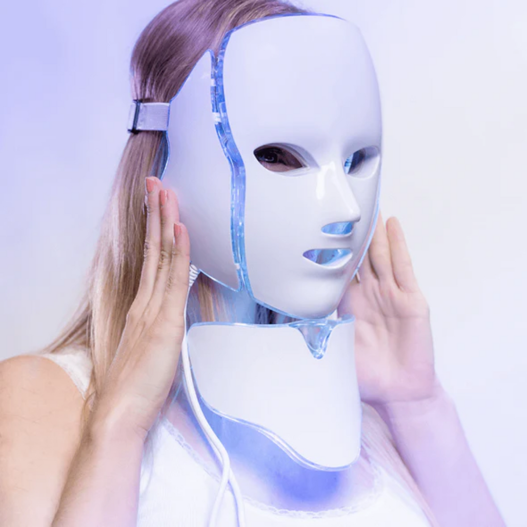 LED-maske med 7 farver til ansigt og hals, effektiv til hudpleje og anti-aging lysterapi hjemme.