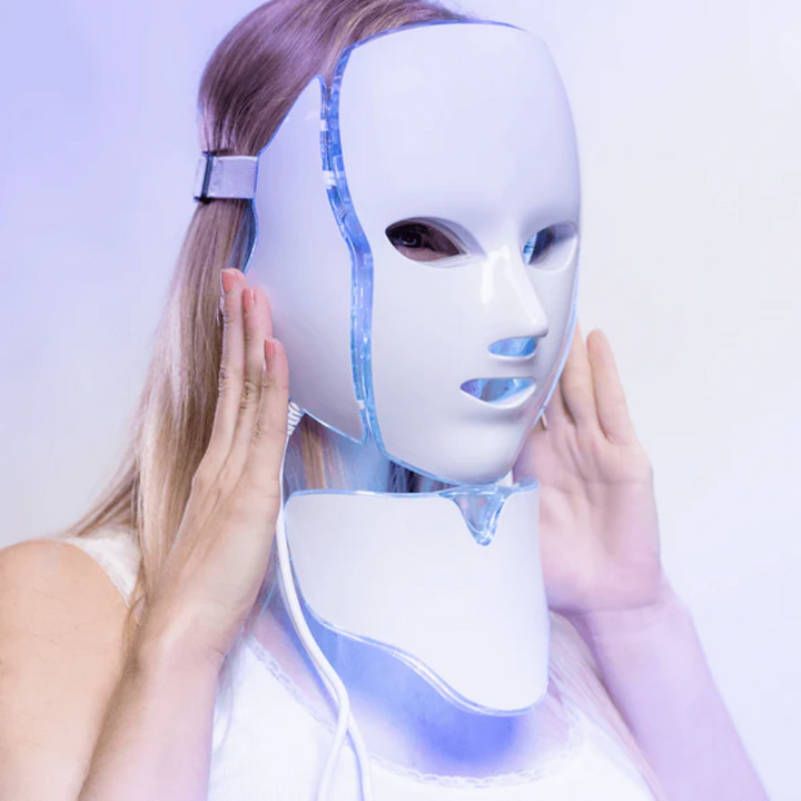 LED-maske med 7 farver til ansigt og hals, effektiv til hudpleje og anti-aging lysterapi hjemme.