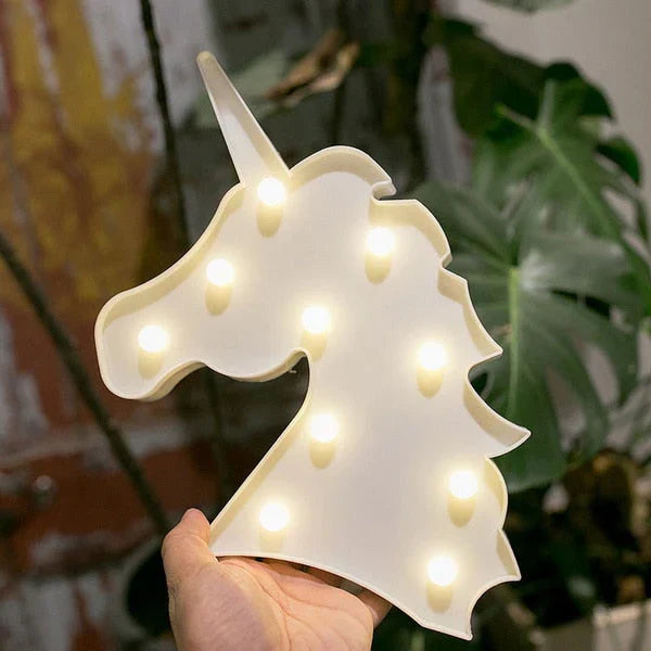 Dekorativ LED natlampe til børn. En batterilampe der skaber hygge og tryghed på børneværelset.