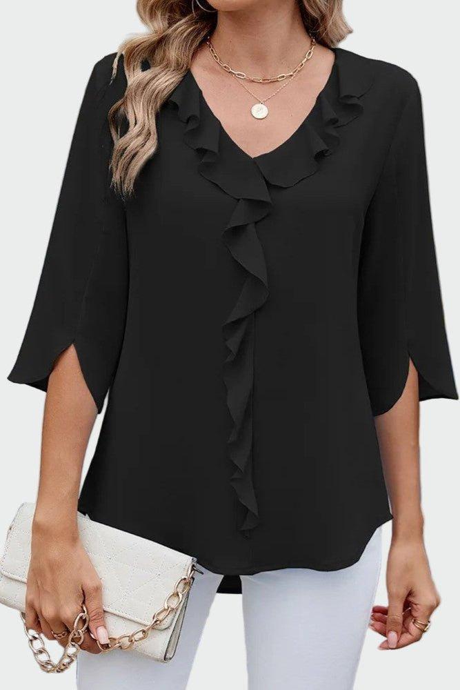 Let damebluse med feminine flæsedetaljer, løs pasform & trekvart ærmer. Ideel til elegant hverdagsstil.