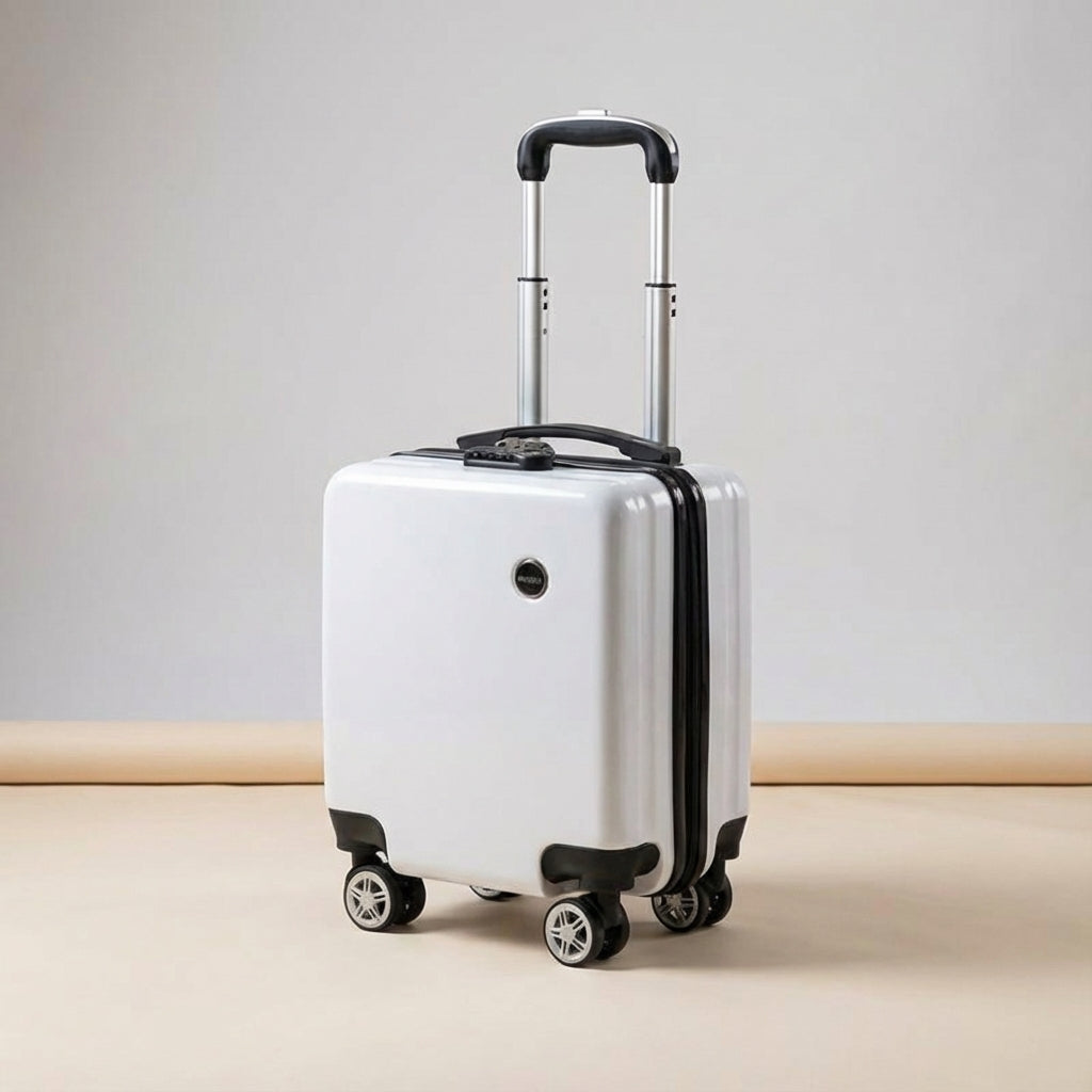 Elegant sort Litecase håndbagage med slidstærkt ydre og sikker lynlås til dine ejendele.