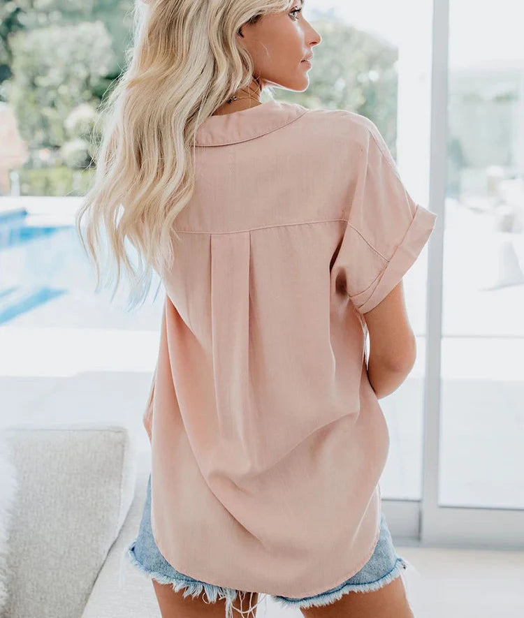 Komfortabel letvægts kvindebluse med løs pasform, elegant og casual sommer mode; perfekt til varme dage.
