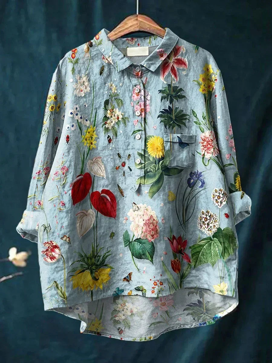 Letvægts Ditte blomsterskjorte med løs pasform, smukke blomsterprint og feminine detaljer, ideel til hverdag og fest.