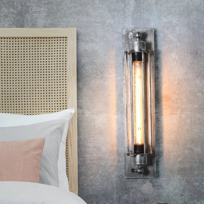 Moderne cylindervæglampe i metal med retro stil, perfekt som dekorativ belysning til hjemmets indretning.