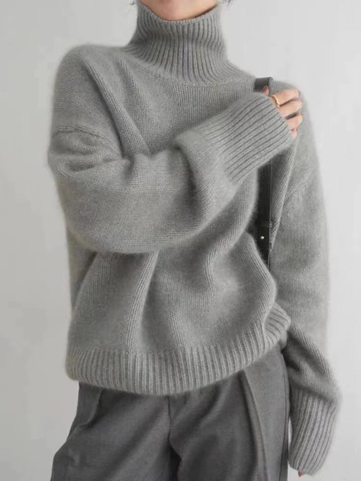 Klassisk dame cashmere rullekrave, der tilbyder varme og luksus. En alsidig og elegant striktrøje.