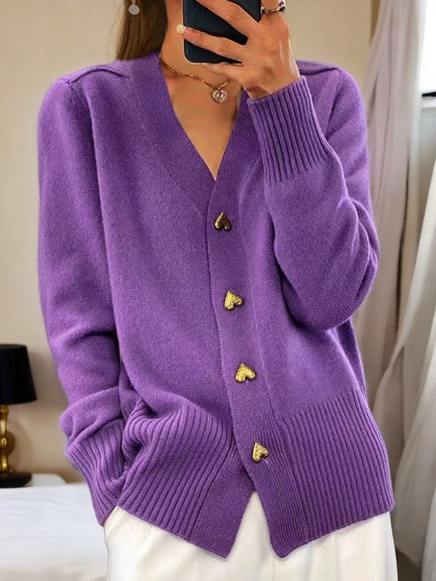 "Luksuriøs cashmere trøje i blød pastelfarve, ideel til både hverdag og festlige lejligheder med elegant design."