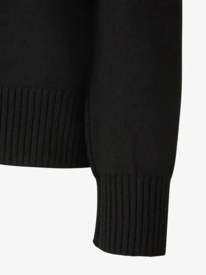 "Luksuriøs unisex uldpullover med ikonisk hjerte-design, minimalistisk grafik og super komfort til både mænd og kvinder."