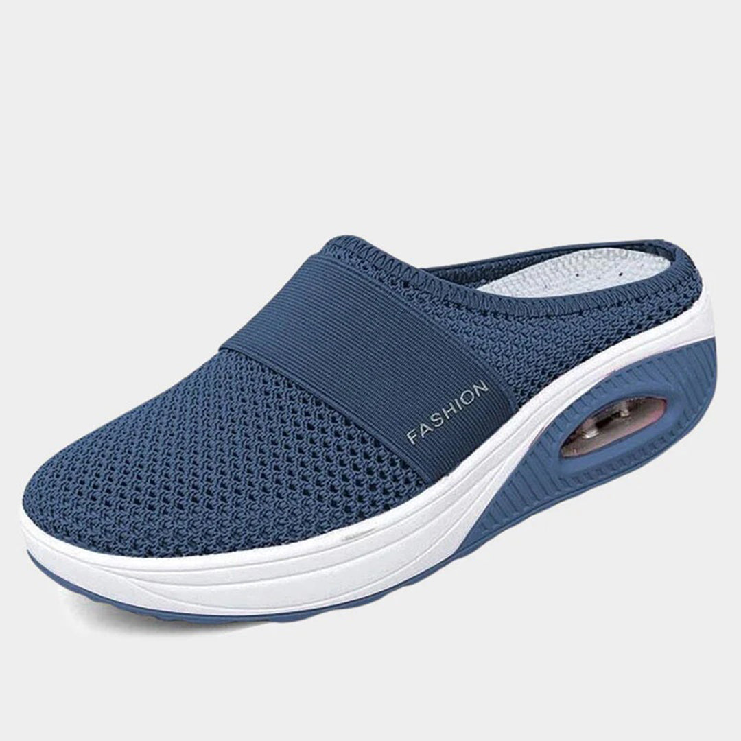 "Luksus Emma slippers sort med blødt materiale og elegant design, perfekt til hjemme- og udendørsbrug, damesko."