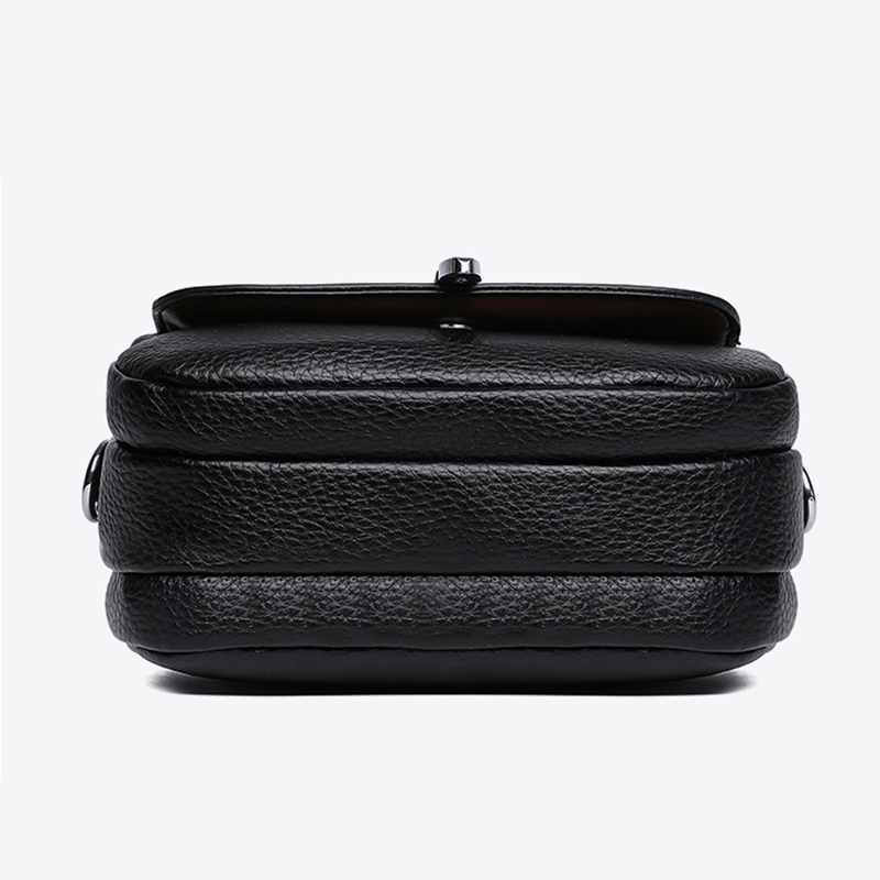 Kaki LumaCarry rejsetaske. Robust og vandafvisende nylon crossover med plads til det hele.