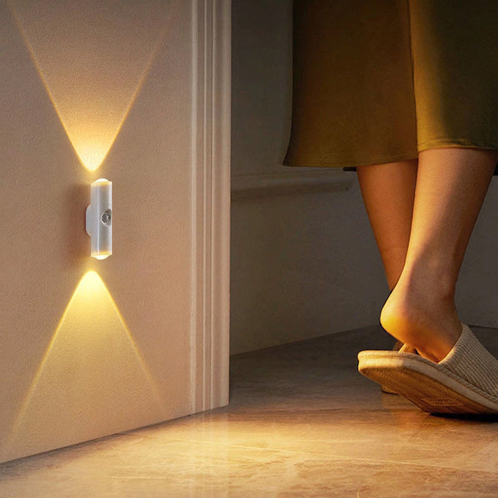 Smart home belysning: LumaPulse LED-lys med bevægelsessensor, giver behagelig atmosfære og lys.