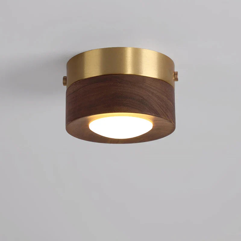 Moderne LumeHalo loftslampe, perfekt til interiør og indretning. Skaber hygge med stilfuldt LED loftbelysning.