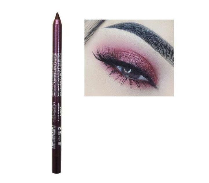 LuminaLuxe eyeliner pen: Skaber perfekte, holdbare linjer, der ikke tværer ud, for smukke øjne.