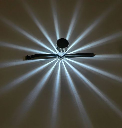 Giv din altan en magisk glød med de trådløse LumiVibe solcellelamper.