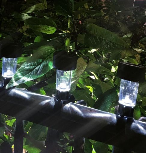 LumiVibe solcellelamper, praktiske og smukke, ideel til hverdags- og festbrug.