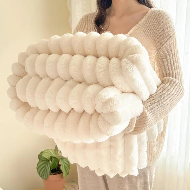 LuxeNest tæppe, indbegrebet af hygge. Blødt velour til stue og soveværelse.