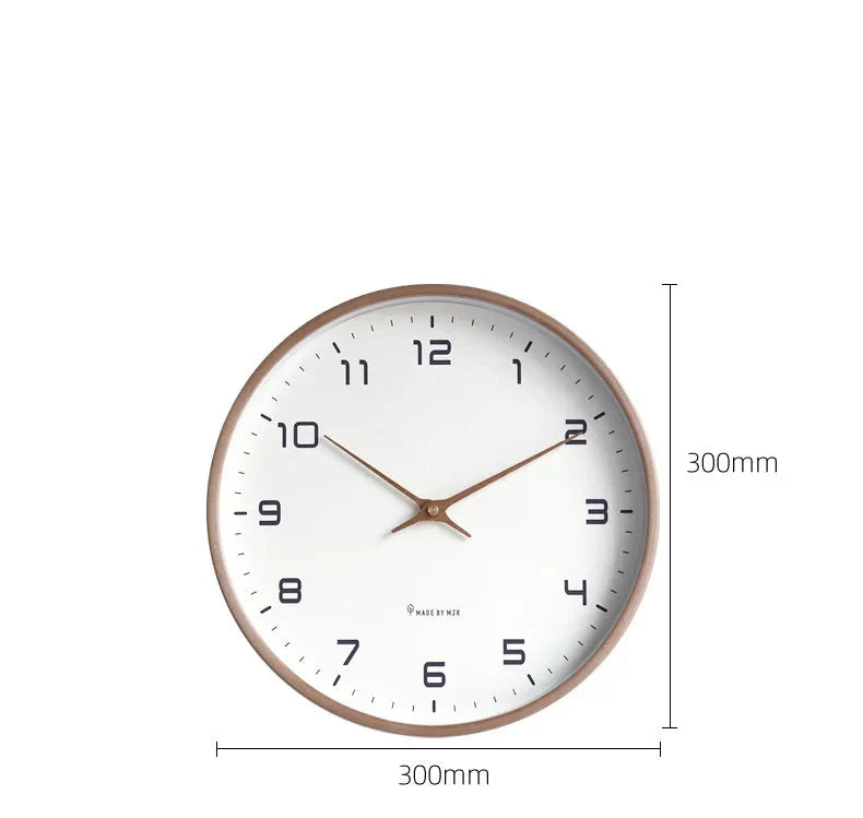 Minimalistisk lydløst vægur i rundt trædesign. Skaber ro og stil i ethvert hjem eller på kontoret.