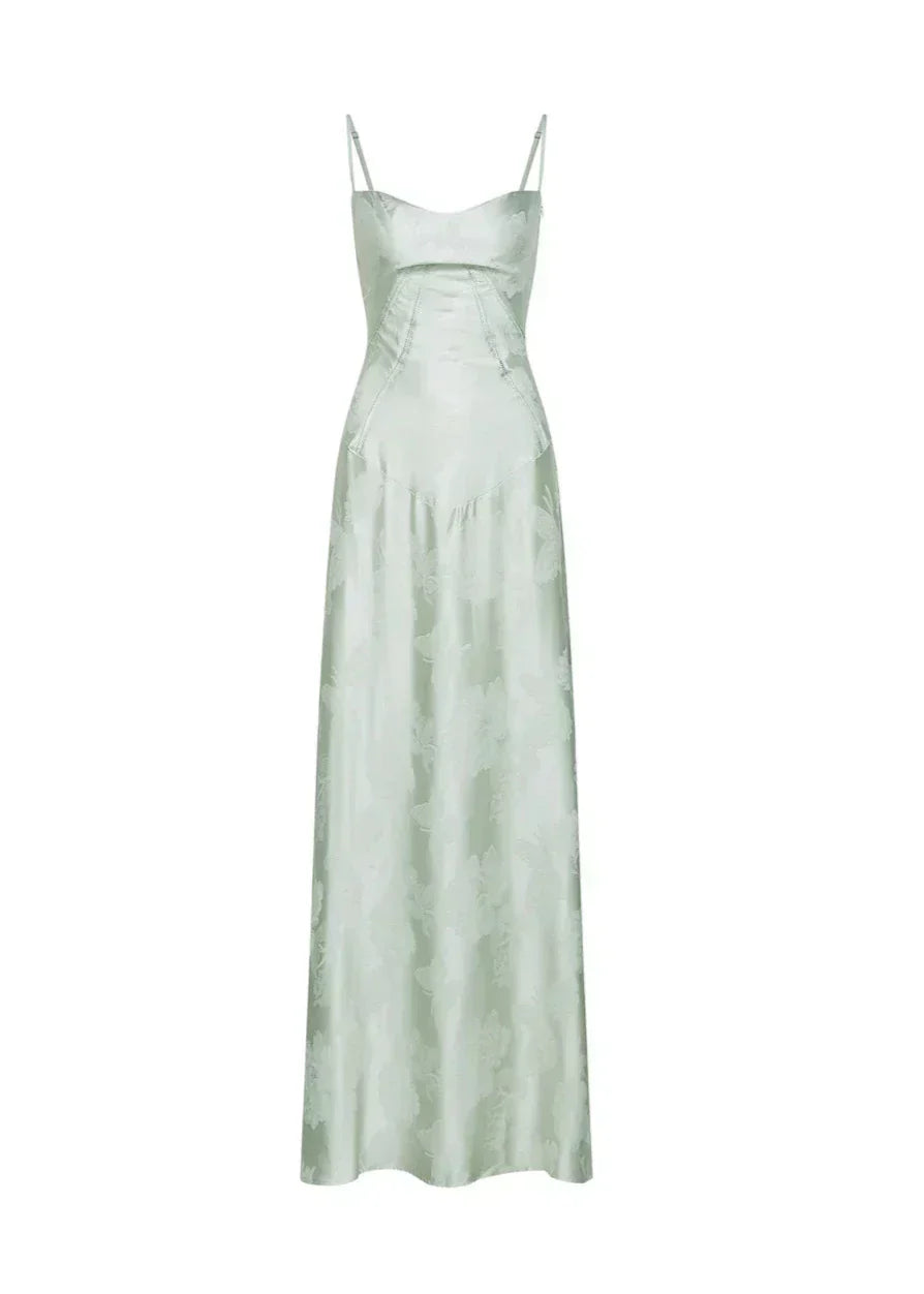 Glansfuld lysegrøn stropløs festkjole i satin, lang maxikjole med chic look.