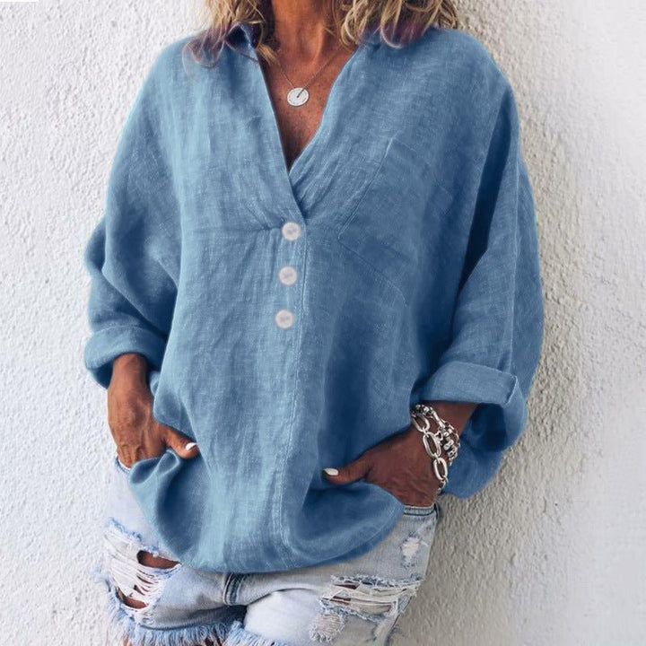 Sort elegant oversize hørbluse med V-hals og knaplukning, løs pasform for komfortabel hverdag.