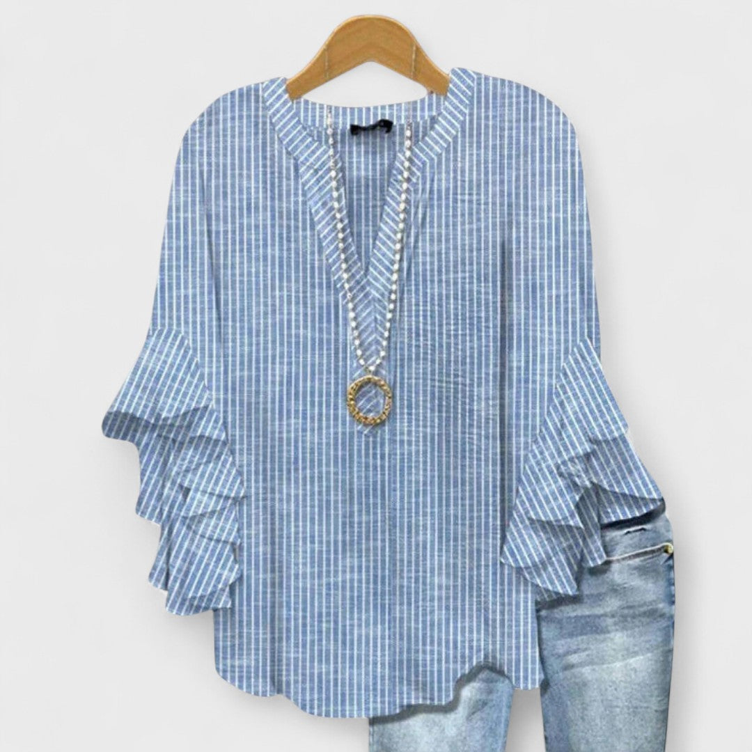 Hvid komfortabel damebluse i letvægtsmateriale. Elegant sommertøj til plus size kvinder.