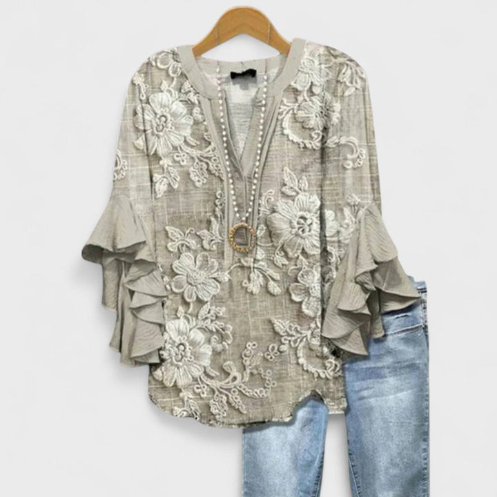Sort elegant letvægtsbluse. Komfortabel damebluse perfekt som sommertøj til alle størrelser.