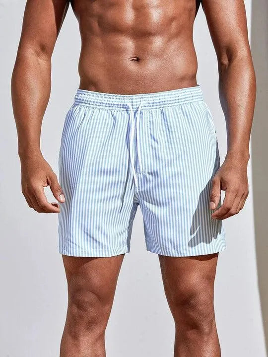 Afslappede stribede svømmeshorts til mænd, perfekt til strand, pool og en stilfuld sommerferie.