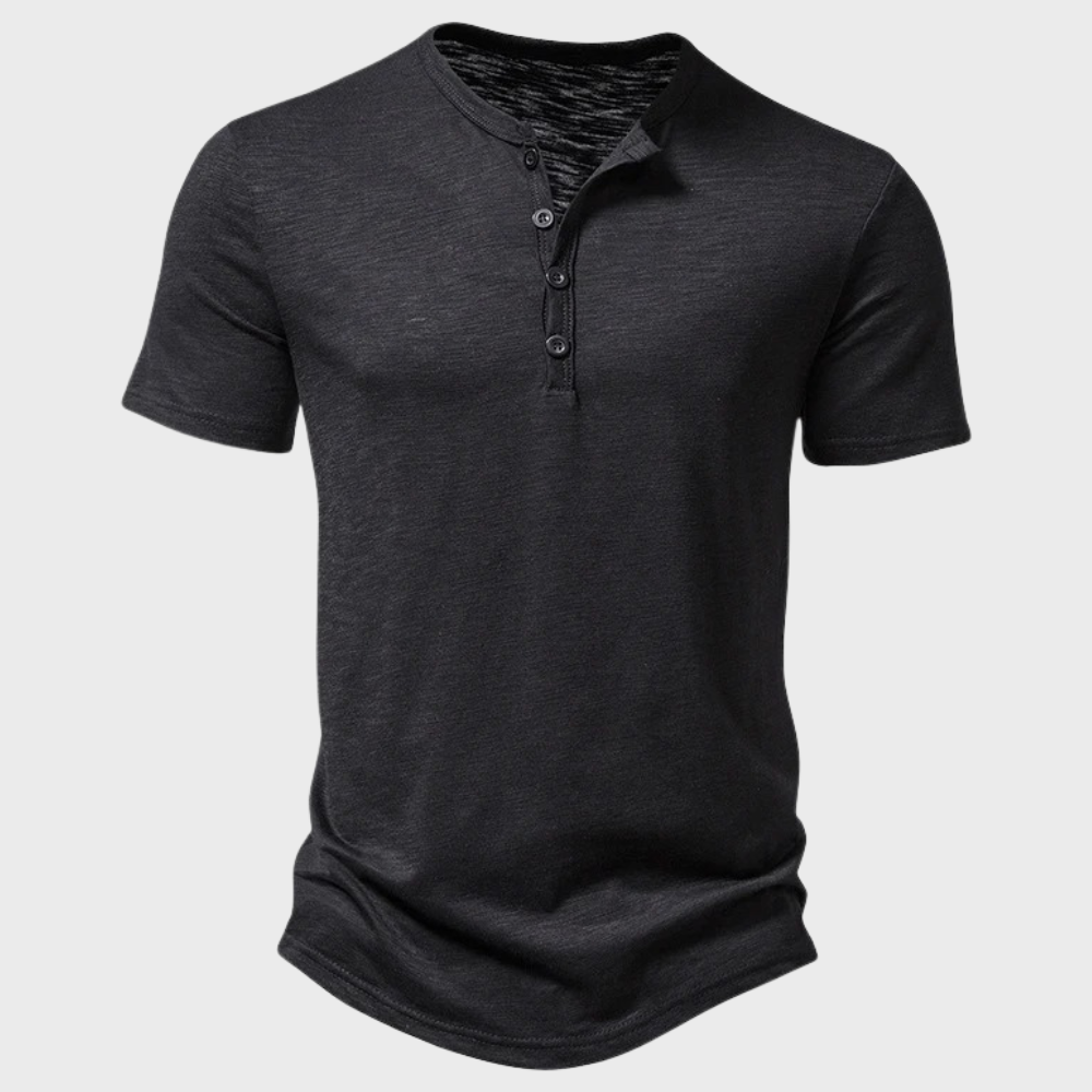 Stilfuld mænds Henley T-shirt med tre knapper og klassisk krave, ideel til hverdag og afslappede dage.