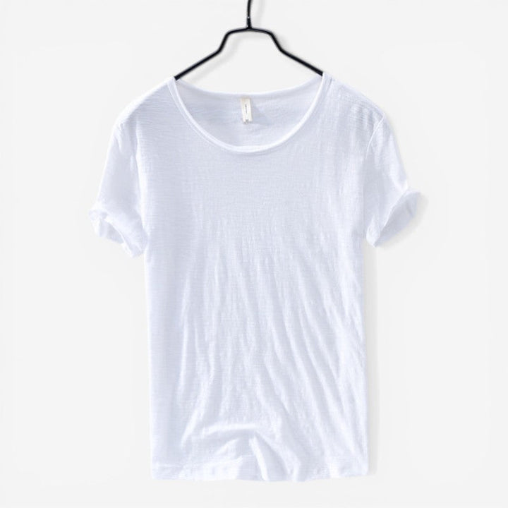 Mænds afslappet T-shirt med rund hals, korte ærmer og løs pasform, perfekt til hverdag og komfort.