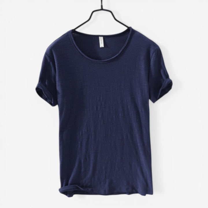 Alsidig herre T-shirt med rund hals, korte ærmer, løs pasform, fås i flere farver. Komfortabelt casual tøj.