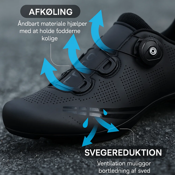 Detalje af ortopædiske mænds cykelsko, fokus på indersål for suveræn komfort.
