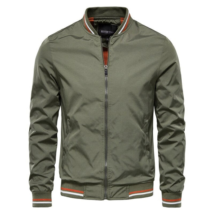 Casual Declan herre bomberjakke i slim fit. Moderne jakke til herre, ideel til et hverdag outfit.