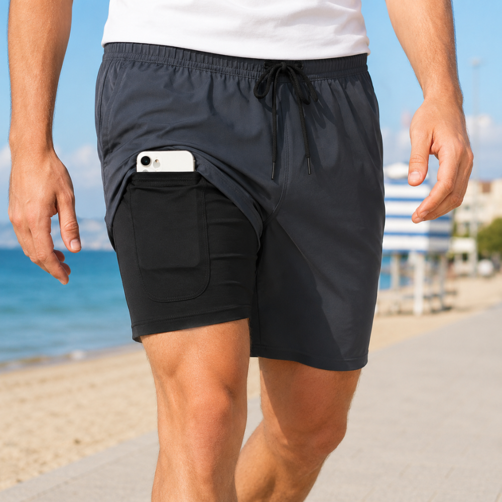 Stilfulde herre badebukser med indershorts, velegnede til strand- og fritidsbrug.