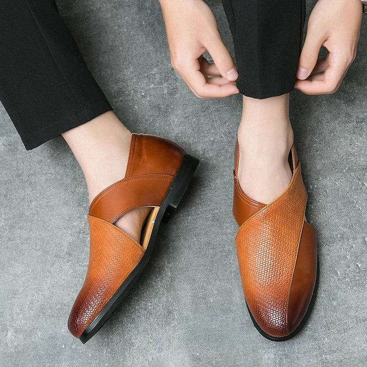Alsidige mænds læder fisherman sandaler. Komfortable slip-on loafers med elegant crossover-stil til hverdag.