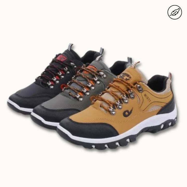 Underside af mænds vandresko med skridsikker ydersål, sikrer godt greb på varierede trekkingterræner.