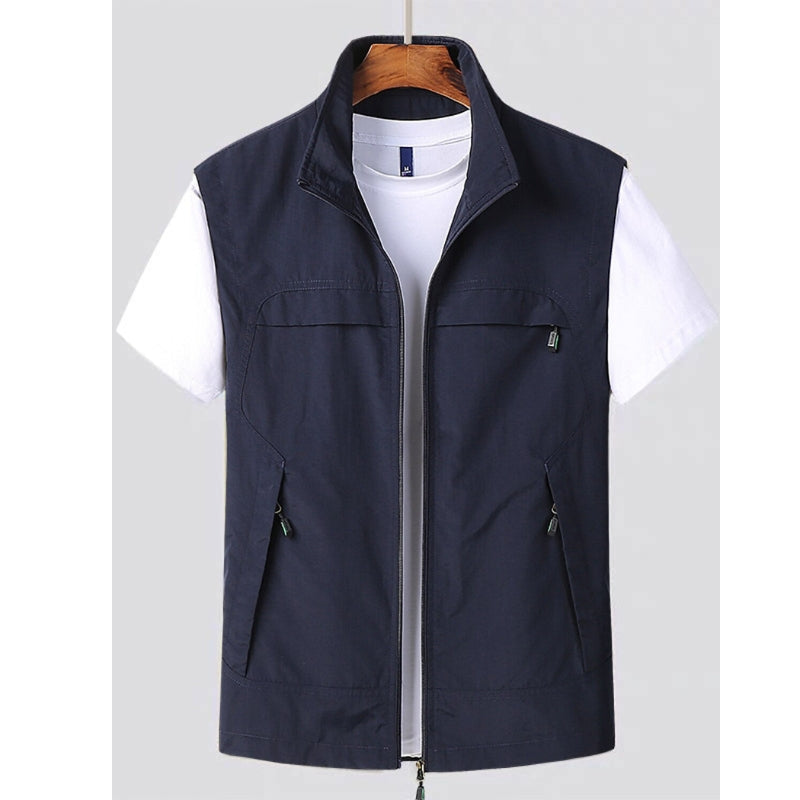 Mænds moderne vest med opretstående krave, flere lommer, perfekt til smart casual lag-på-lag look.