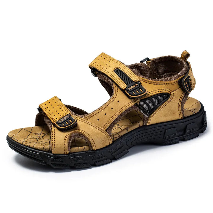 Stilfulde herresandaler med åben tå og komfortabel velcro-lukning, ideelle til sommerdage.