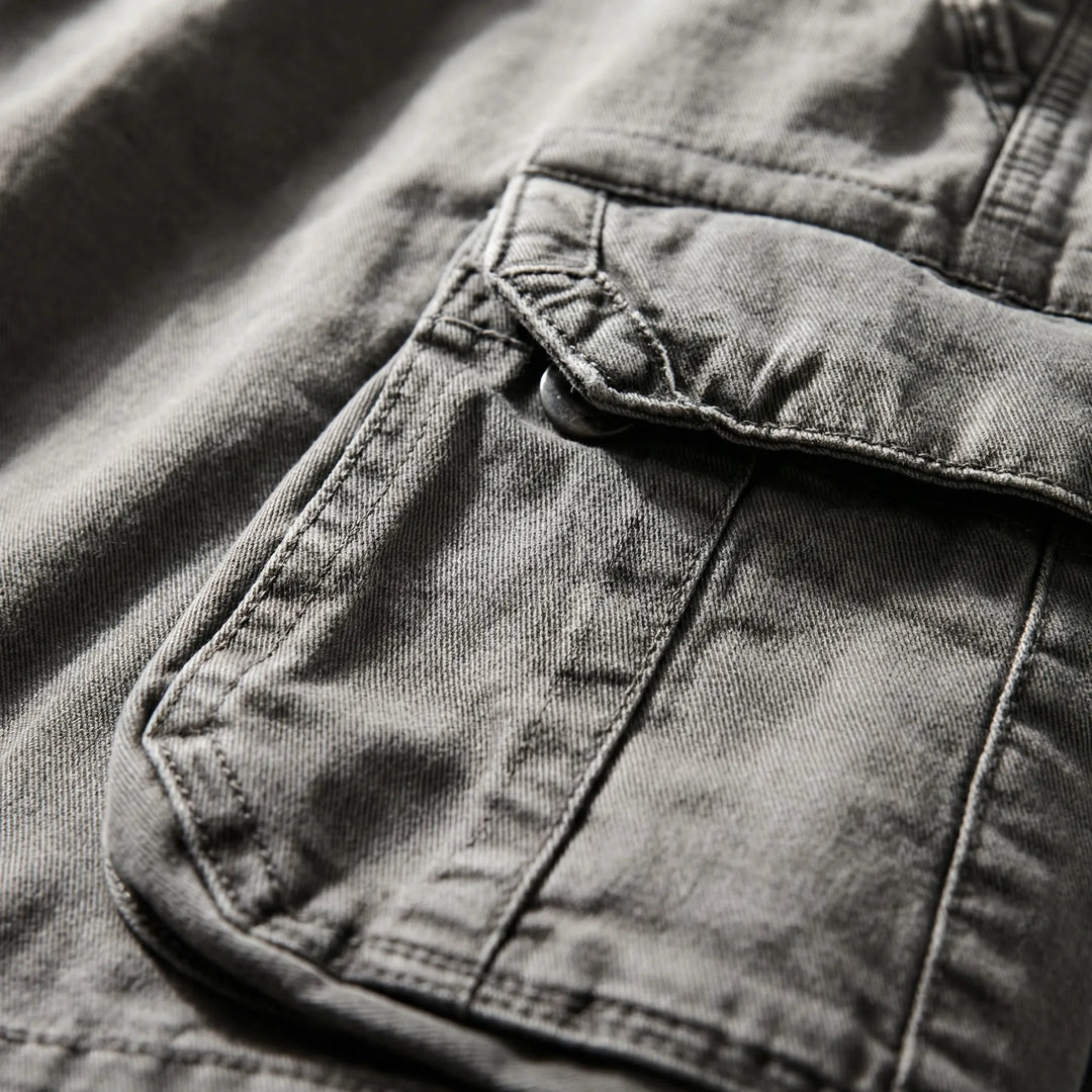 Komfortable casual shorts til mænd i let stof, ideelle som sommer shorts. Med praktiske cargolommer.