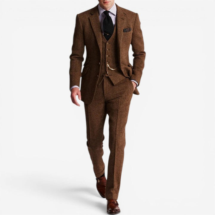 Mænds slim fit 3-delt jakkesæt med blazer, vest og bukser, perfekt til formelle anledninger.