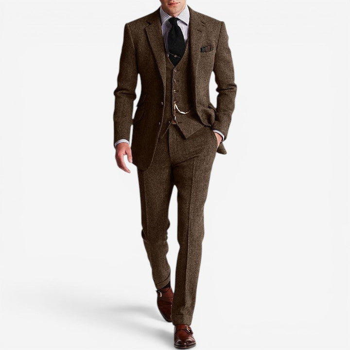 Komplet herre 3-delt jakkesæt med stilfuld blazer, matchende vest og slim fit bukser.