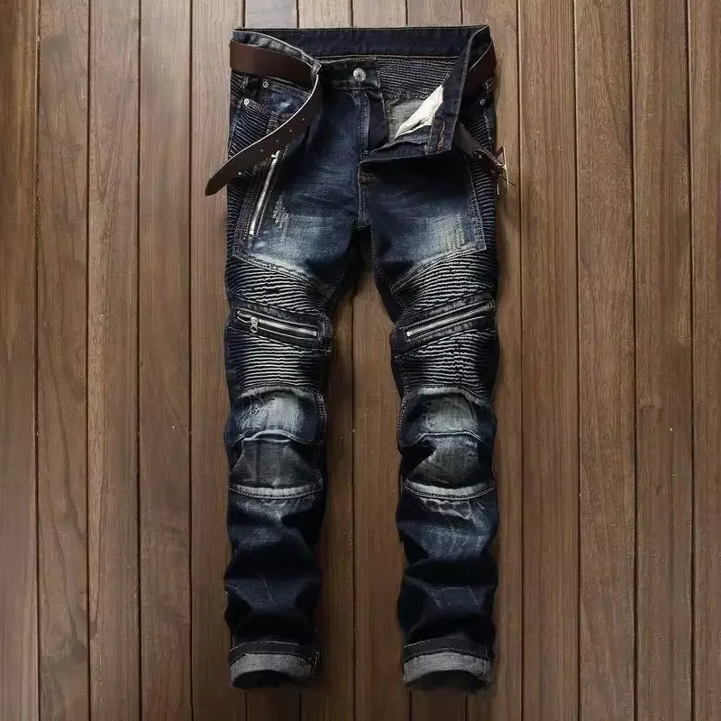 Stilfulde herrebukser i slim fit og ankellængde. Nemme at style til både casual og formelle outfits.