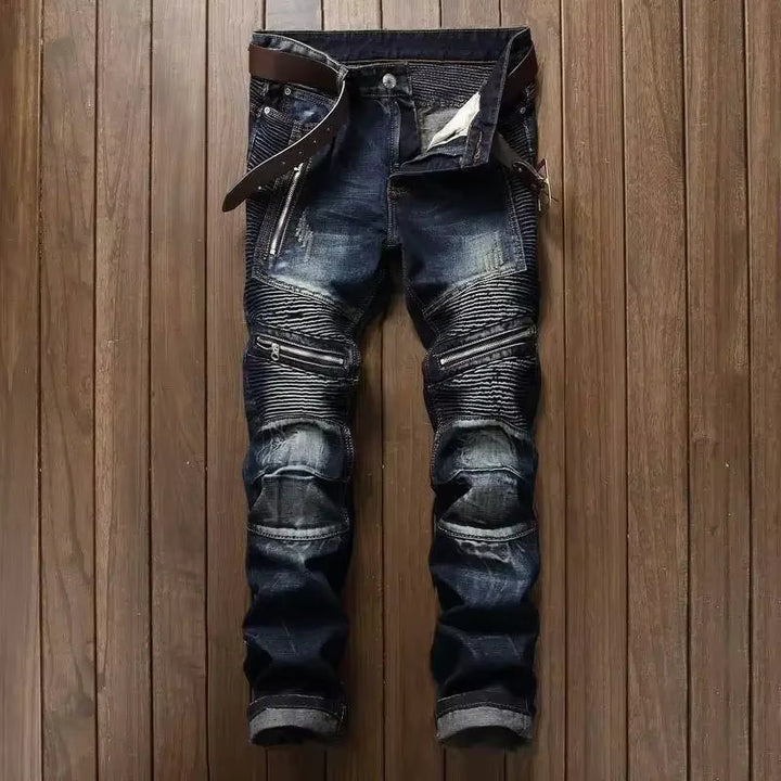 Stilfulde herrebukser i slim fit og ankellængde. Nemme at style til både casual og formelle outfits.