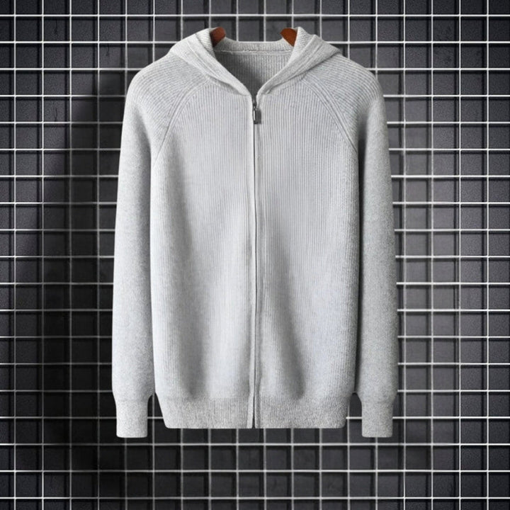 Beige mænds hættetrøje med lynlås. Slim fit design giver komfortabel beklædning og stilfuld casual mode til herrer.