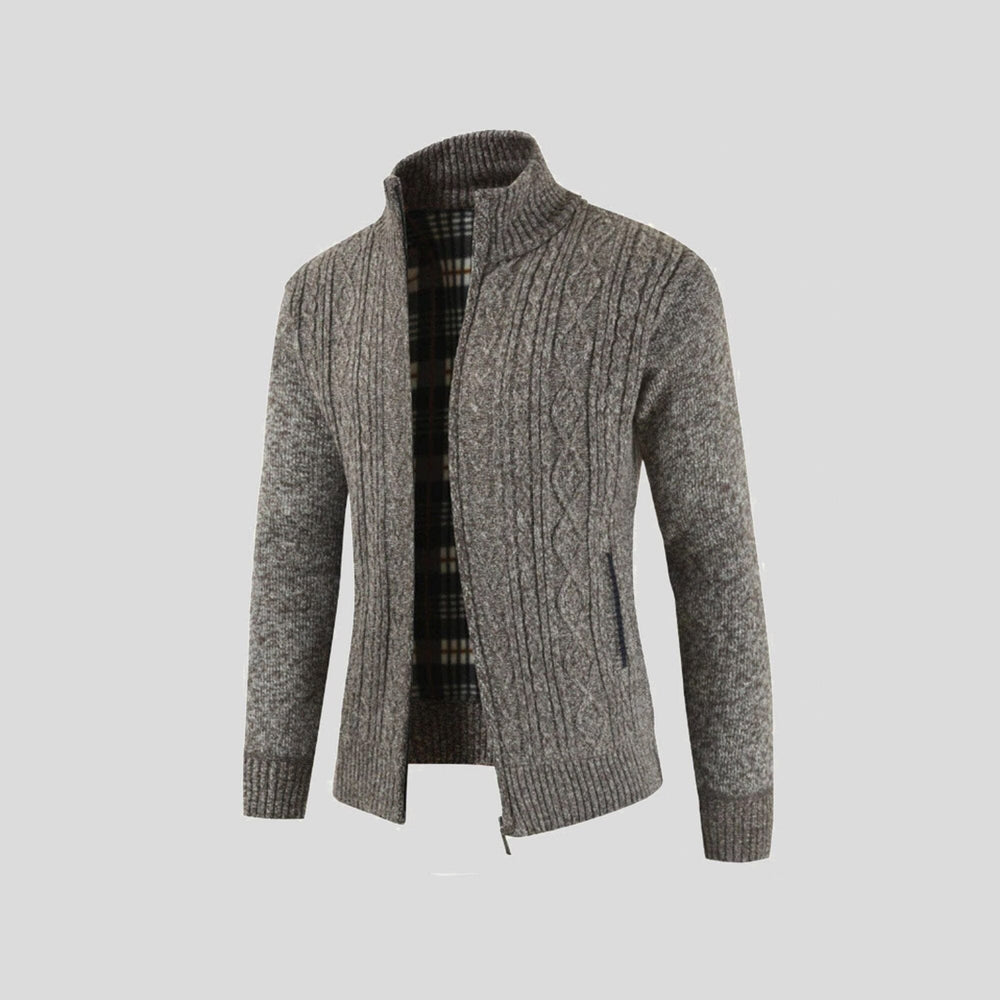 Komfortabel herre strik cardigan med grov tekstur, ideel som varmt overtøj til mænd i koldt vejr.