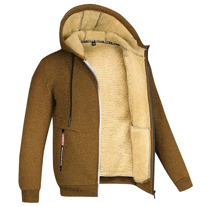 Moderne herremode: Fleecejakke med hætte og praktiske lommer, designet for komfort.