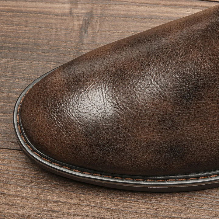 Stilfulde herre Chelsea-støvler i brunt læder, med tidløst design og optimal komfort. Elegante slip-on.