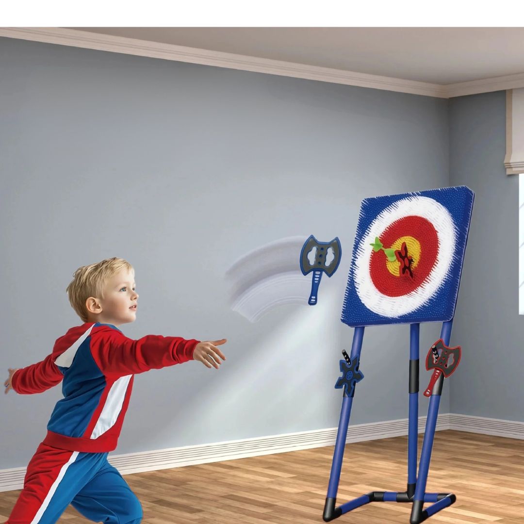 Magnetisk økse spil opstillet i haven. Ideelt udendørs kastespil, der samler familien.