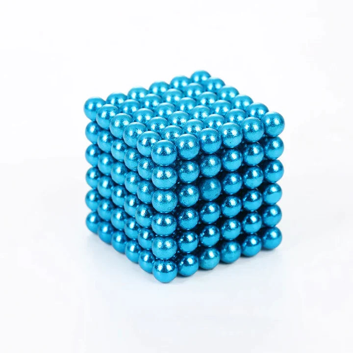 Kompakt magnetisk legetøj for fokus & stressreduktion. Nem at tage med for afstressning overalt.