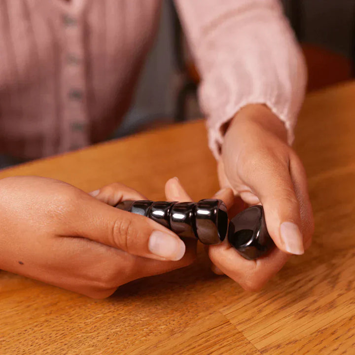Engagerende magnetisk skak, et kompakt familiespil til sjove spilaftener og rejser.