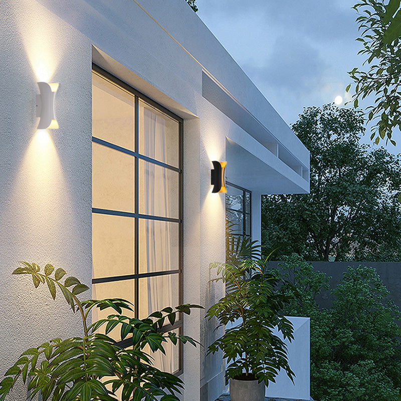 Flot LED væglampe til stuen. Minimalistisk design og stemningslys for en moderne indretning.