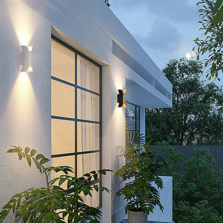 Flot LED væglampe til stuen. Minimalistisk design og stemningslys for en moderne indretning.
