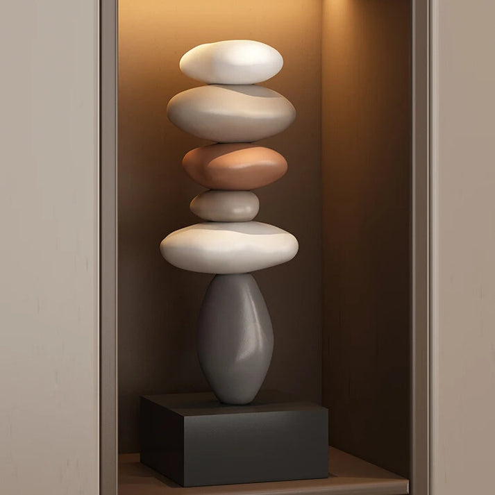Elegant stenskulptur med perfekt balance for moderne indretning. Tilføj minimalistisk design og ro til dit hjem.